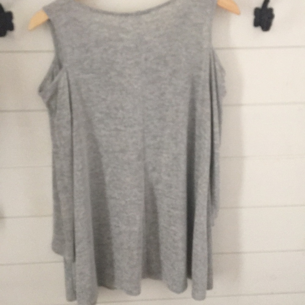 Cold Shoulder Top - Picture 4 of 5